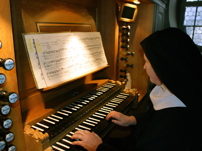 Orgelspiel im Gottesdienst